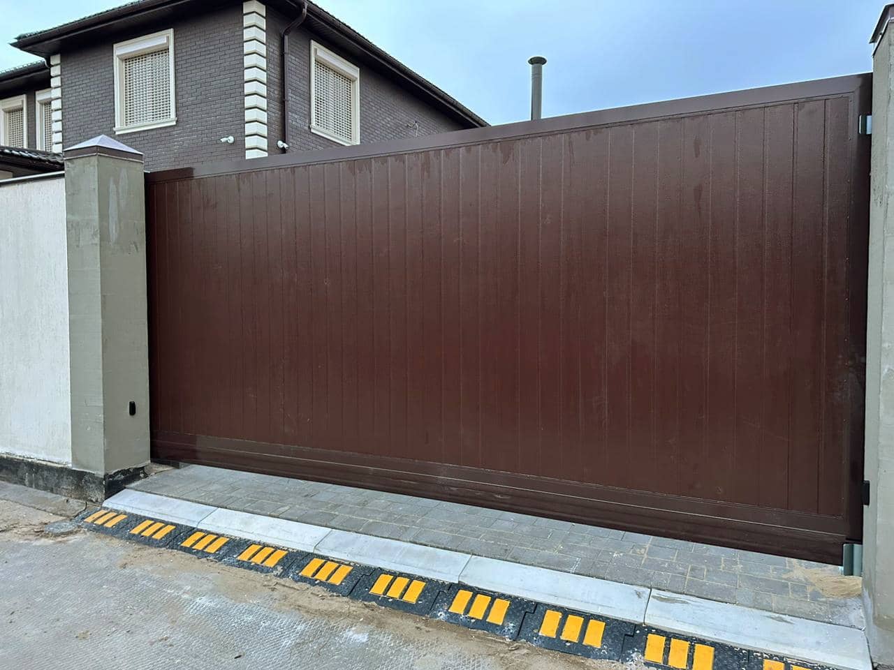 Уличные ворота DoorHan в Улан-Удэ с установкой